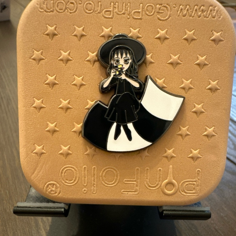 Loungefly Pin Beetlejuice Halloween Lydia Deetz Winona‎ Ryder Mystery Box Puzzle